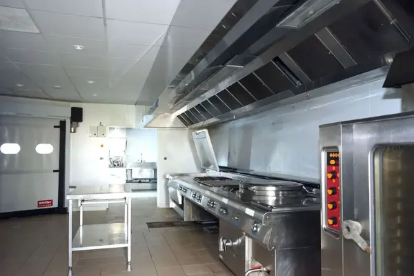 ARVEYRES 33500 – Location local 12&nbsp;pièces