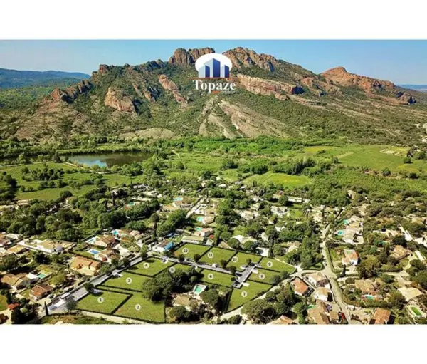 ROQUEBRUNE SUR ARGENS 83520 – Vente terrain