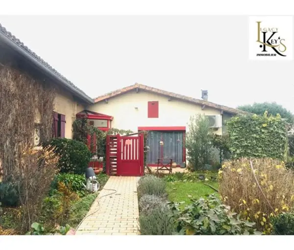 LE HAILLAN 33185 – Vente immeuble 8&nbsp;pièces