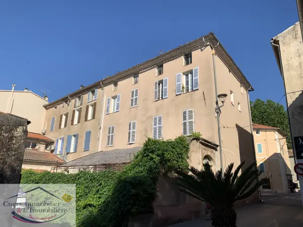 Cuers 83390 – Vente immeuble