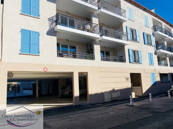 La Crau 83260 – Location parking/box