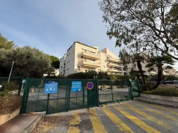 Toulon 83000 – Location parking/box