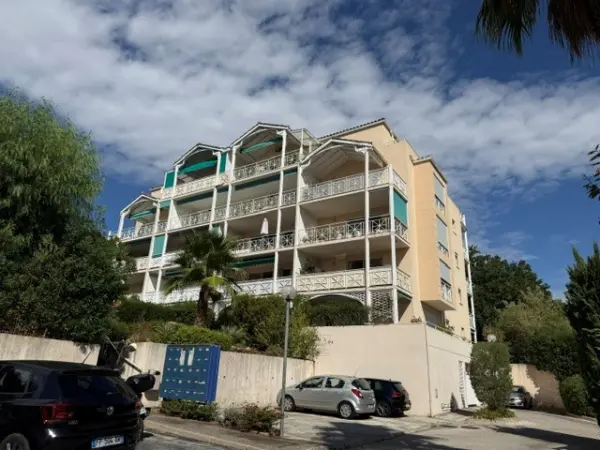 Hyères 83400 – Location appartement 2&nbsp;pièces 1&nbsp;chambre