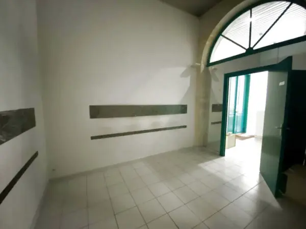 Nîmes 30000 – Vente local