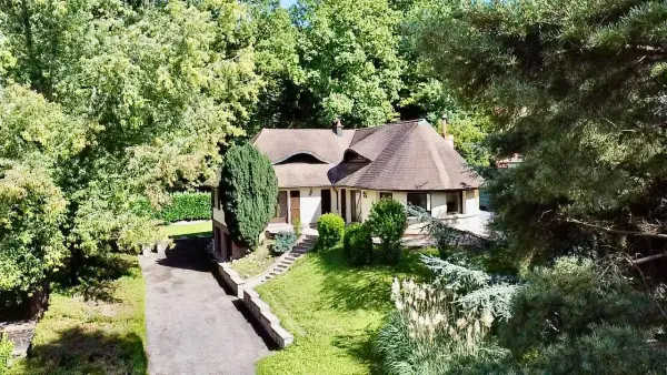 Lure 70200 – Vente de prestige maison/villa 7&nbsp;pièces 4&nbsp;chambres