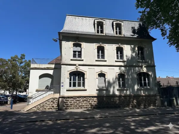 Lure 70200 – Vente immeuble 14&nbsp;pièces