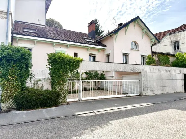 Luxeuil-les-Bains 70300 – Vente maison/villa 9&nbsp;pièces 6&nbsp;chambres