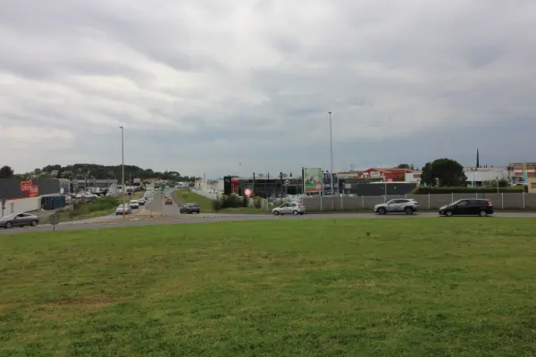 Alès 30100 – Location local