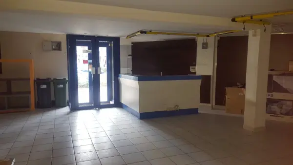 Nîmes 30900 – Vente local