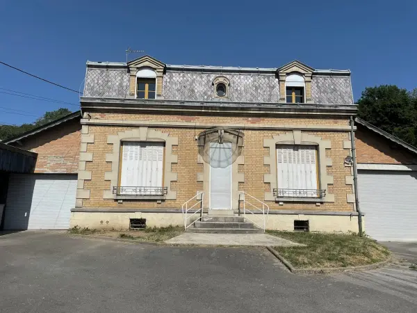 Vauxbuin 02200 – Location local 8&nbsp;pièces