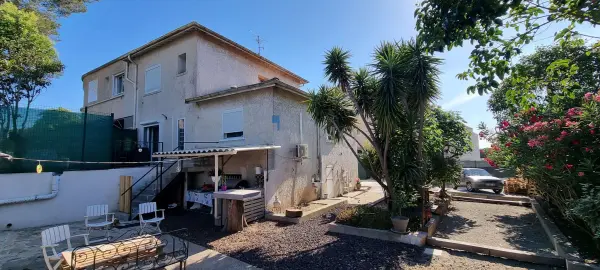 Saint-Raphaël 83700 – Vente local 4&nbsp;pièces 3&nbsp;chambres