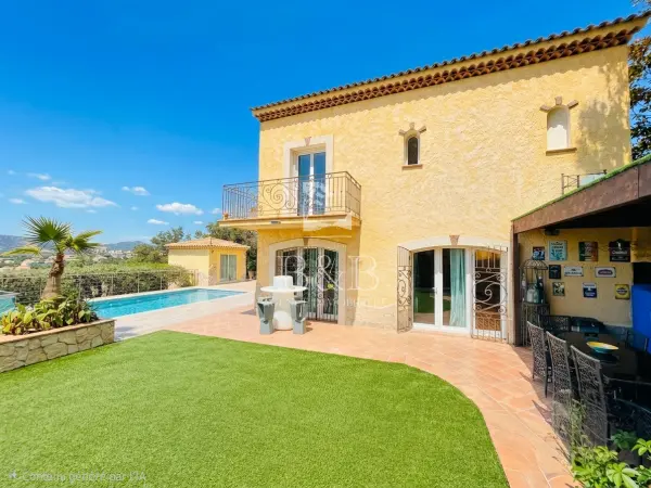 Saint-Raphaël 83700 – Vente de prestige maison/villa 5&nbsp;pièces 4&nbsp;chambres