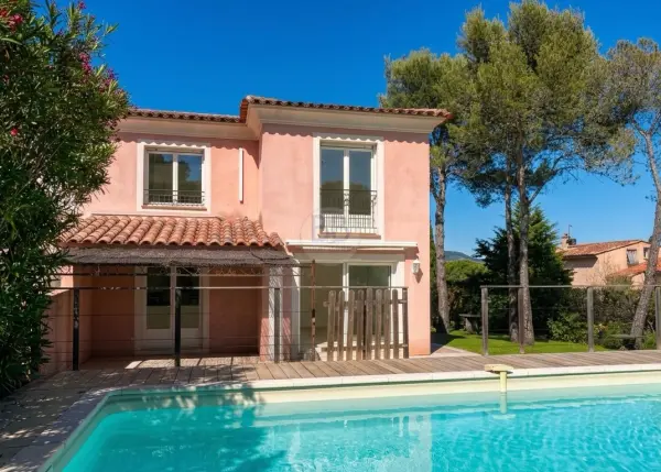 Fréjus 83600 – Vente maison/villa 4&nbsp;pièces 3&nbsp;chambres