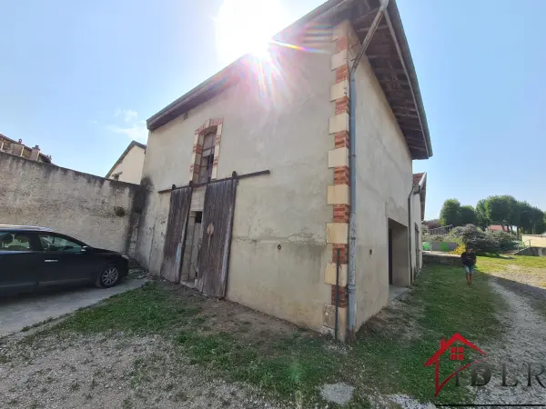 Doulevant-le-Château 52110 – Vente parking/box