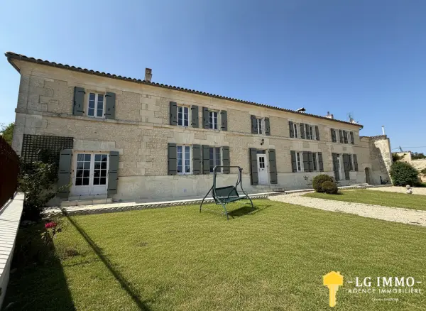 Mortiers 17500 – Vente de prestige maison/villa 12&nbsp;pièces 5&nbsp;chambres
