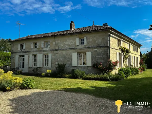 Saint-Germain-du-Seudre 17240 – Vente de prestige maison/villa 15&nbsp;pièces 9&nbsp;chambres