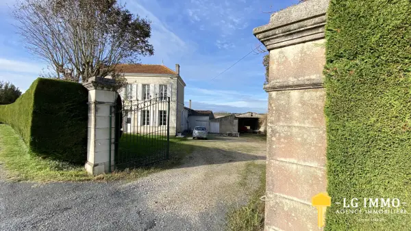 Épargnes 17120 – Vente maison/villa 8&nbsp;pièces 6&nbsp;chambres