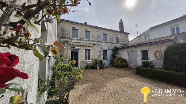 Mortagne-sur-Gironde 17120 – Vente maison/villa 9&nbsp;pièces 5&nbsp;chambres
