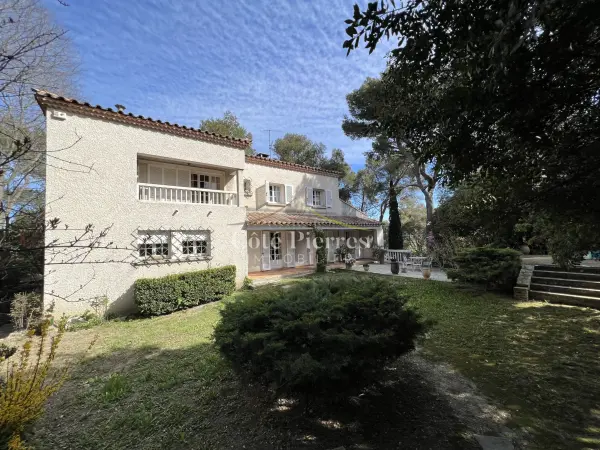 Nîmes 30900 – Vente maison/villa 8&nbsp;pièces 5&nbsp;chambres