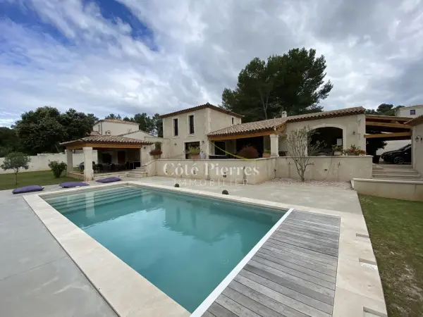 Nîmes 30900 – Vente maison/villa 6&nbsp;pièces 5&nbsp;chambres