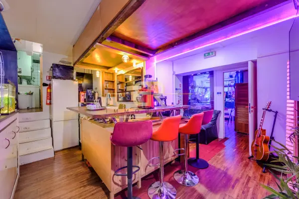 Paris 75017 – Vente local 5&nbsp;pièces 4&nbsp;chambres