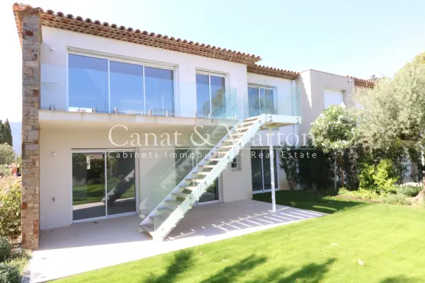 Cavalaire-sur-Mer 83240 – Vente maison/villa 5&nbsp;pièces 4&nbsp;chambres