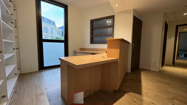Vichy 03200 – Vente bureaux 7&nbsp;pièces