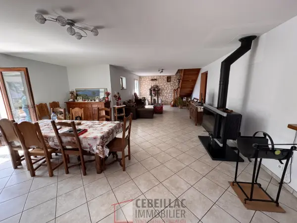 Allanche 15160 – Vente maison/villa 7&nbsp;pièces 4&nbsp;chambres