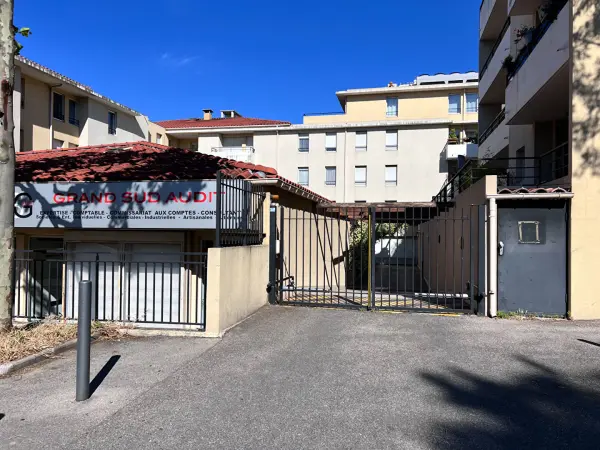 MARSEILLE 13012 – Location parking/box