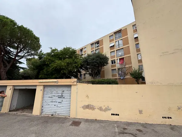MARSEILLE 13012 – Location parking/box