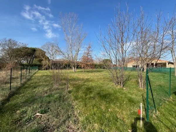 Launac 31330 – Vente terrain