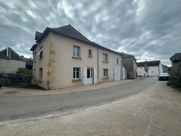 Anzy-le-Duc 71110 – Location maison/villa 6&nbsp;pièces 3&nbsp;chambres