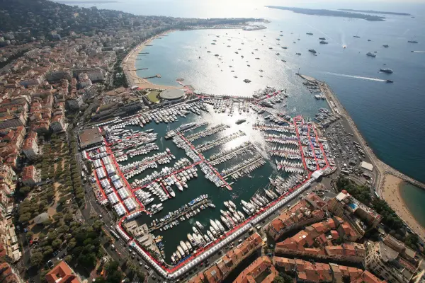 Cannes 06400 – Vente inconnu