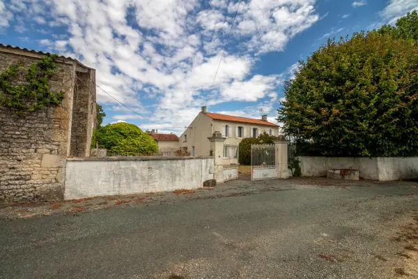 Loulay 17330 – Vente maison/villa 9&nbsp;pièces 5&nbsp;chambres