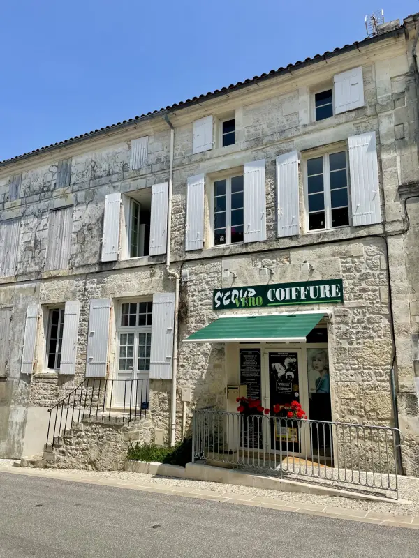 Saint-Savinien 17350 – Vente fonds de commerce boutique 5&nbsp;pièces 3&nbsp;chambres