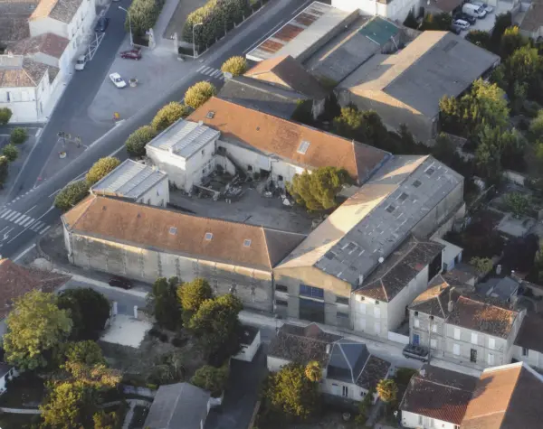 Saint-Jean-d&rsquo;Angély 17400 – Vente immeuble 13&nbsp;pièces