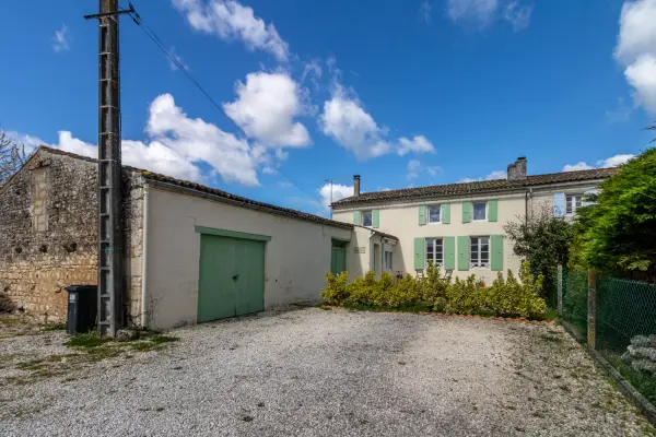 Saintes 17100 – Vente maison/villa 6&nbsp;pièces 5&nbsp;chambres