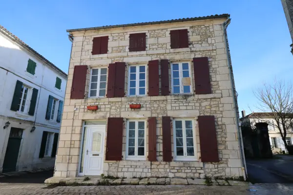 Saint-Porchaire 17250 – Vente maison/villa 5&nbsp;pièces 4&nbsp;chambres