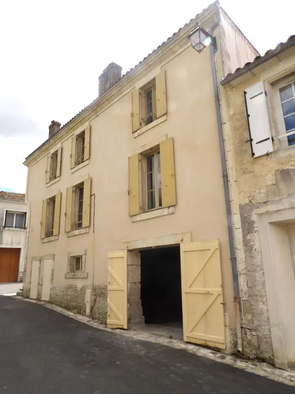 Saint-Savinien 17350 – Vente maison/villa 6&nbsp;pièces 3&nbsp;chambres