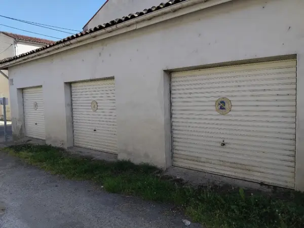 Saintes 17100 – Vente parking/box