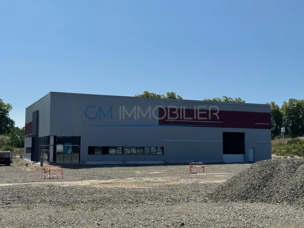 Mées 40990 – Location local