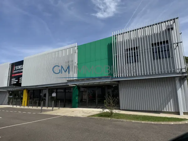 Mées 40990 – Location local