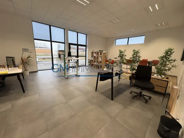 Mées 40990 – Location local