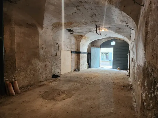 Uzès 30700 – Vente local