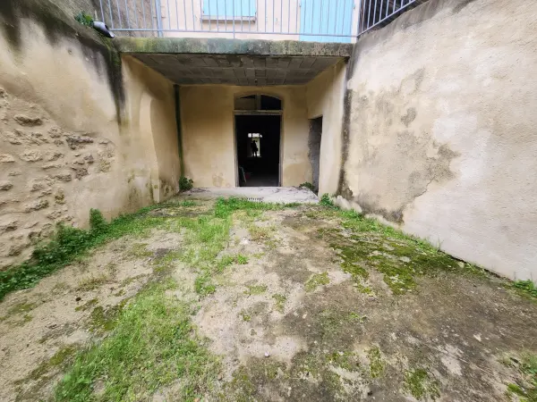 Uzès 30700 – Vente local