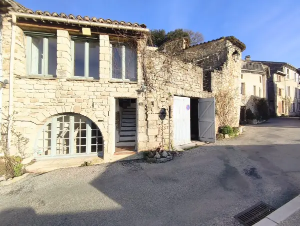 Grignan 26230 – Vente local 4&nbsp;pièces
