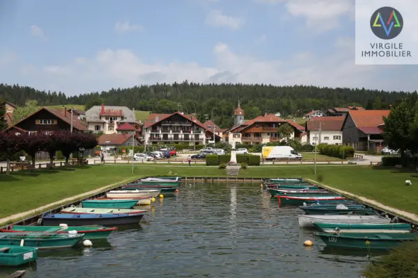 Saint-Point-Lac 25160 – Vente parking/box