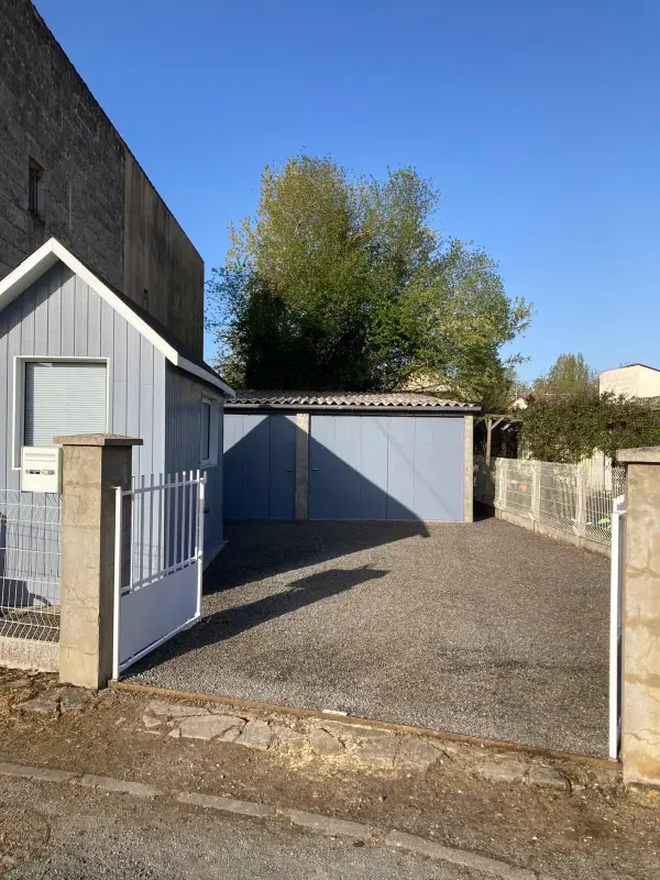 Arveyres 33500 – Vente parking/box