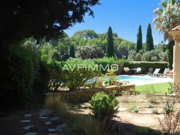 Saint-Cyr-sur-Mer 83270 – Vente maison/villa 6&nbsp;pièces 5&nbsp;chambres