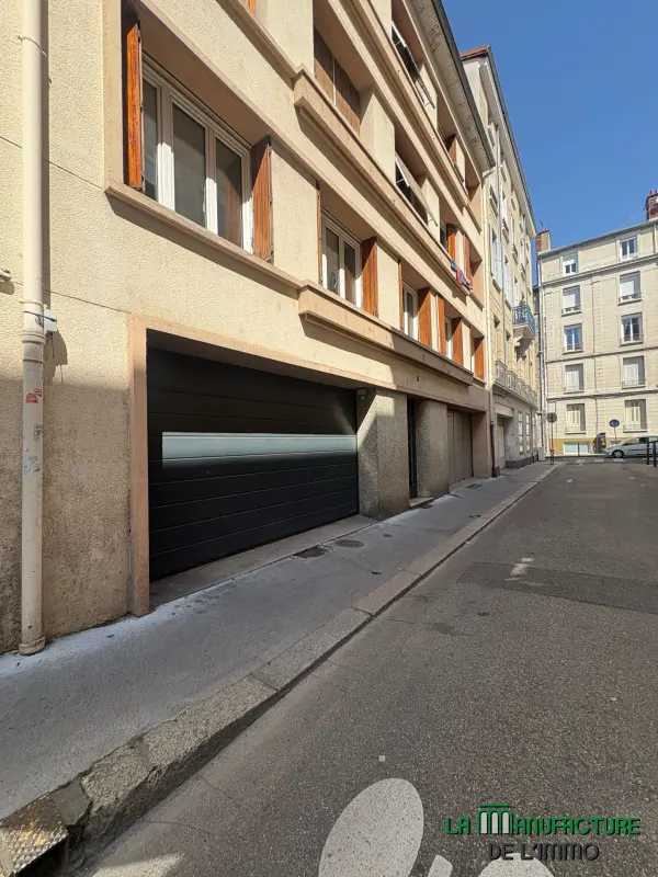 Saint-Étienne 42000 – Location parking/box